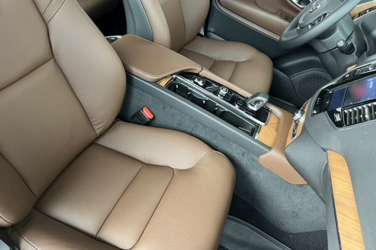 Used Volvo XC90 2025 B6 Zhiyi Luxury 7-Seater Interior 9