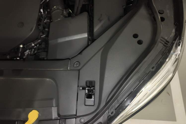 Used Volvo XC90 2023 B6 Zhiyi Luxury Edition 7-Seater Engine Bay Left