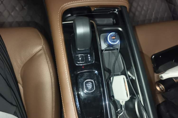 Used Volvo XC90 2023 B6 Zhiyi Luxury Edition 7-Seater Gear Lever