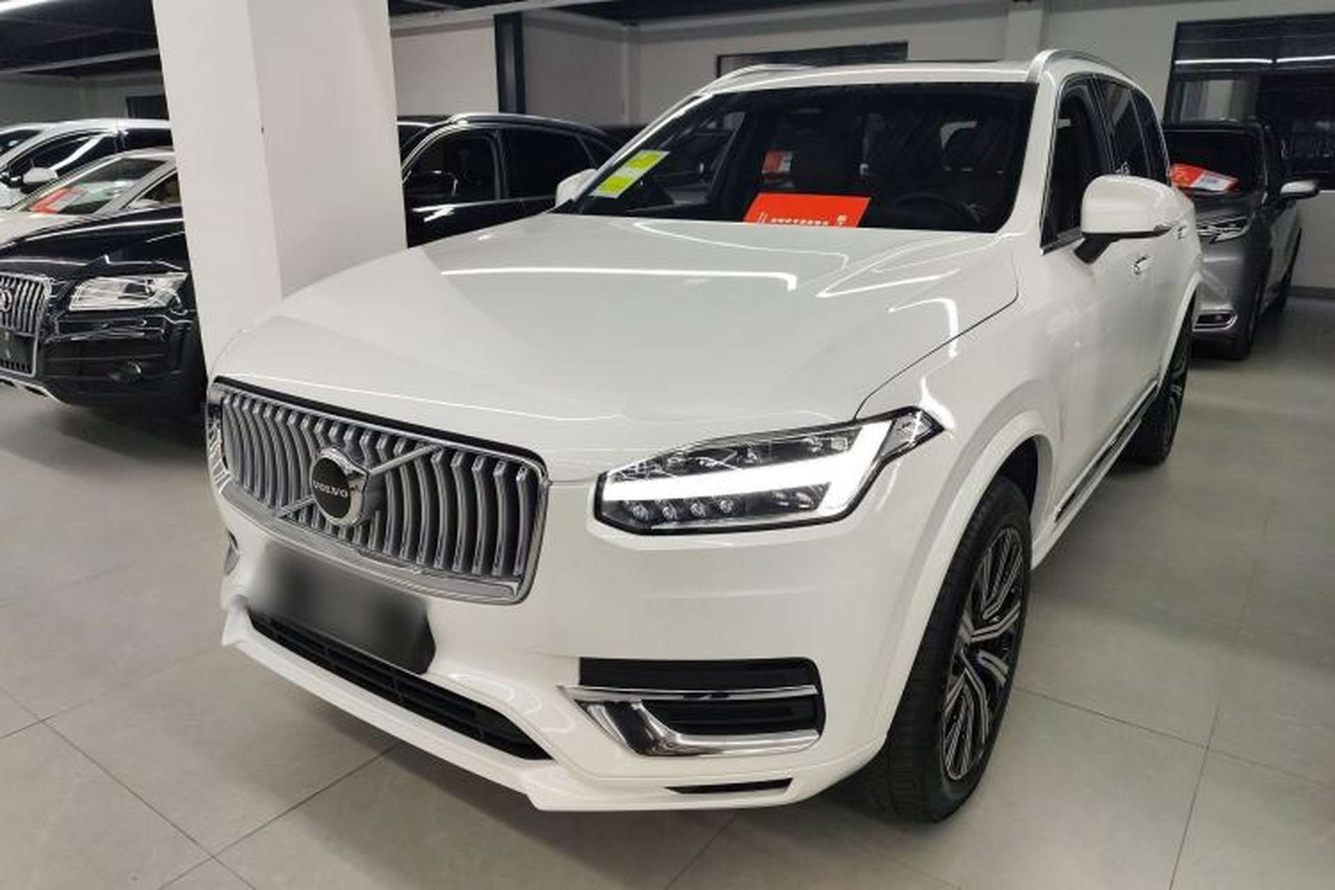 Used Volvo XC90 2023 B6 Zhiyi Luxury Edition 7-Seater Front Left 45 Deg