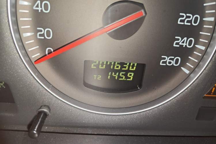 Used Volvo XC90 2009 3.2 AWD Odometer Close Up
