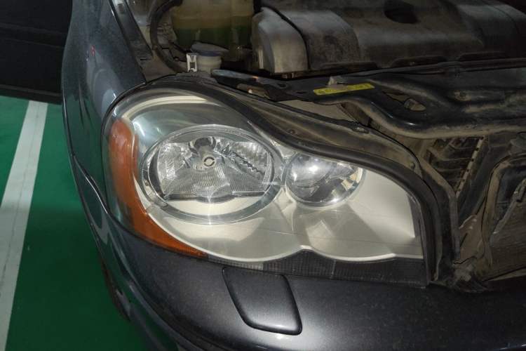 Used Volvo XC90 2009 3.2 AWD Right Front Headlight