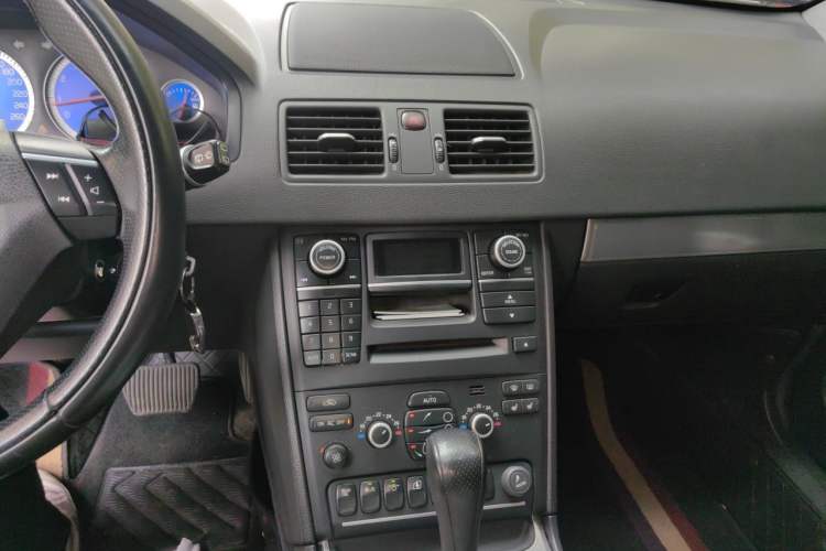 Used Volvo XC90 2010 2.5T AWD Sport Edition Audio And AC Panel