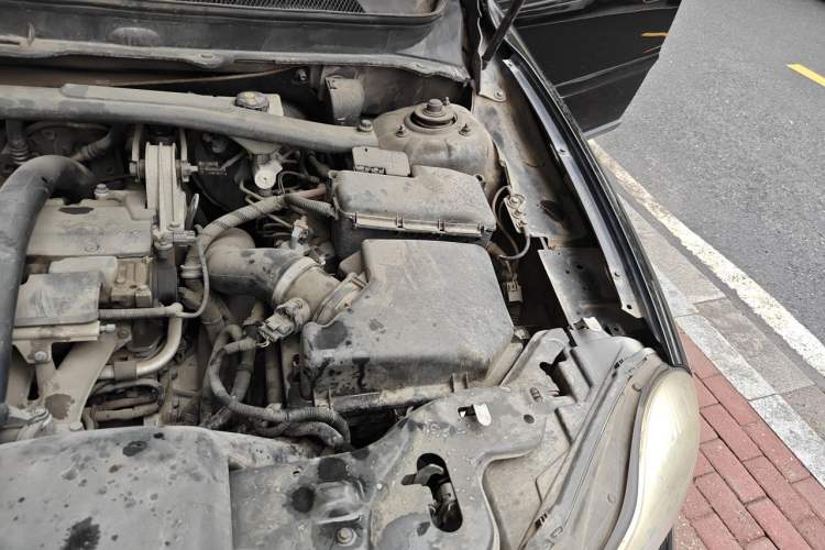 Used Volvo XC90 2010 2.5T AWD Engine Bay Left
