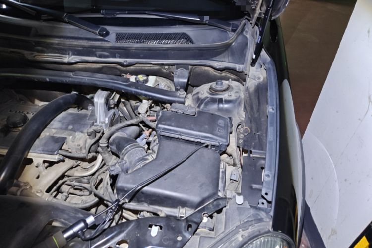 Used Volvo XC90 2010 2.5T AWD Engine Bay Left