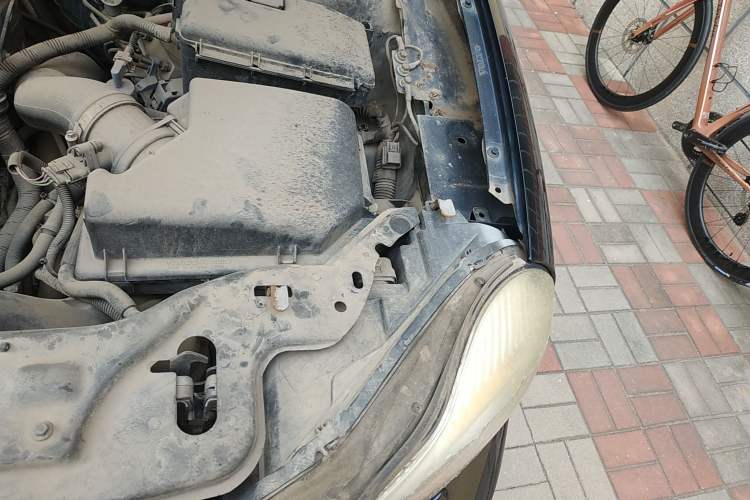 Used Volvo XC90 2010 2.5T AWD Engine Bay Left