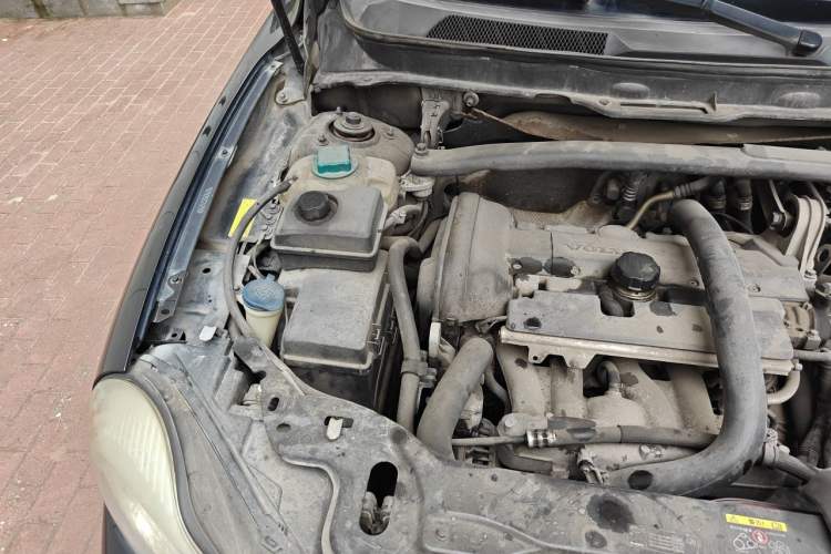 Used Volvo XC90 2010 2.5T AWD Engine Bay Right
