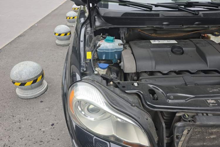 Used Volvo XC90 2010 3.2 AWD Engine Bay Right