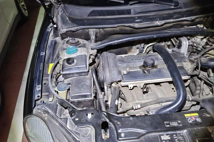 Used Volvo XC90 2010 2.5T AWD Engine Bay Right