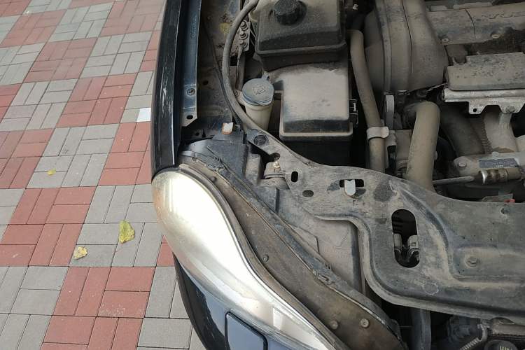 Used Volvo XC90 2010 2.5T AWD Engine Bay Right