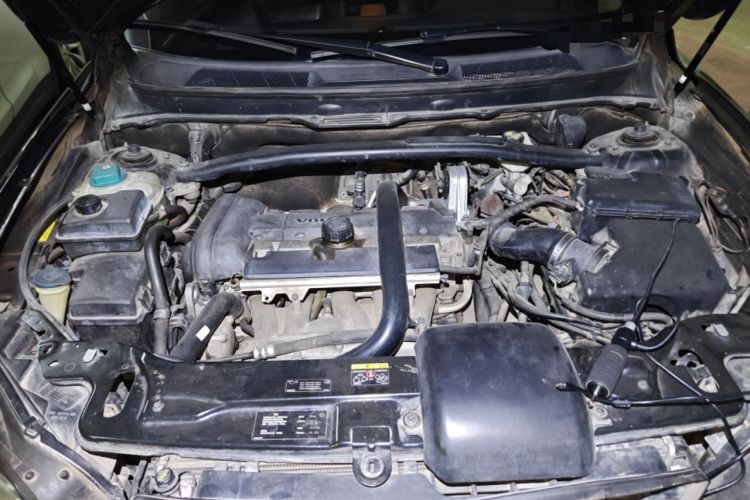 Used Volvo XC90 2010 2.5T AWD Engine Bay