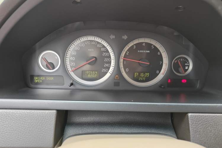 Used Volvo XC90 2010 2.5T AWD Instrument Cluster