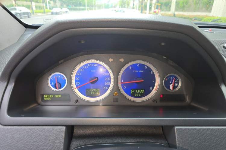 Used Volvo XC90 2010 3.2 AWD Instrument Cluster