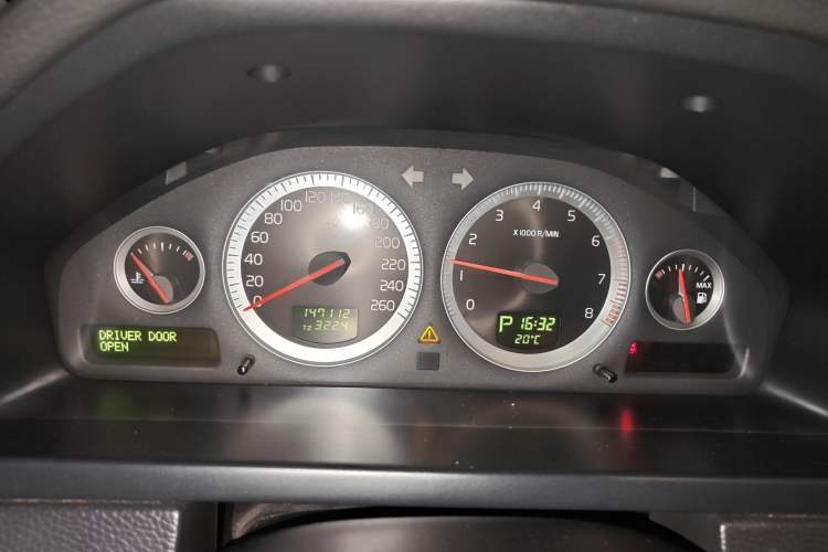 Used Volvo XC90 2010 2.5T AWD Instrument Cluster