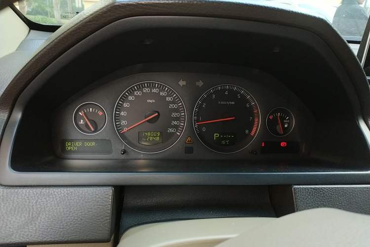 Used Volvo XC90 2010 2.5T AWD Instrument Cluster