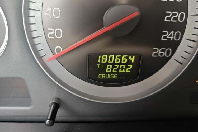 Used Volvo XC90 2010 2.5T AWD Odometer Close Up