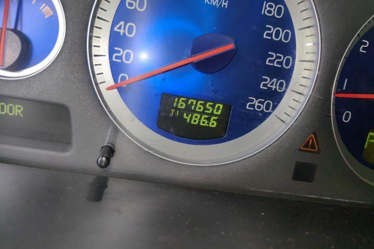 Used Volvo XC90 2010 2.5T AWD Sport Edition Odometer Close Up