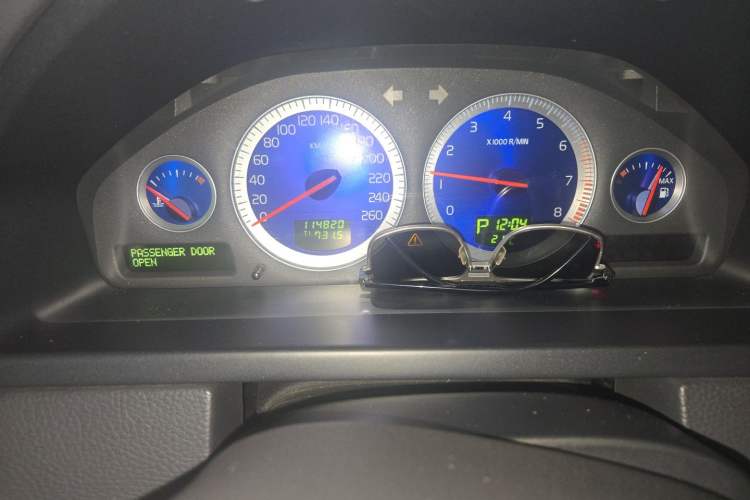 Used Volvo XC90 2010 3.2 AWD Sport Edition Odometer Close Up