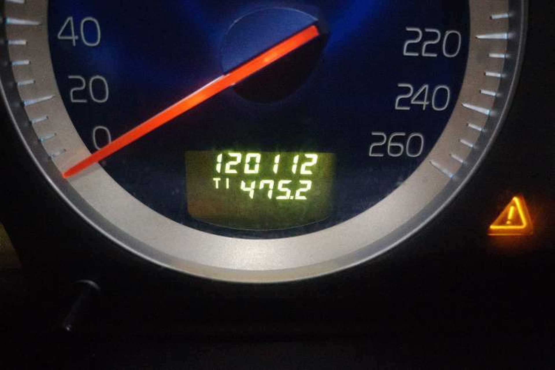 Used Volvo XC90 2010 2.5T AWD Sport Edition Odometer Close Up