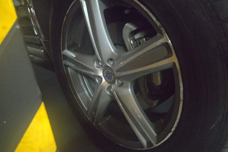Used Volvo XC90 2010 3.2 AWD Sport Edition Right Front Wheel Hub