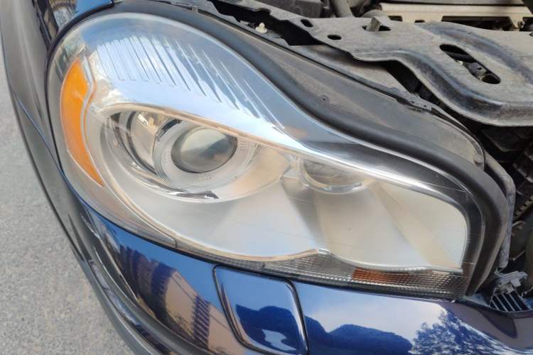 Used Volvo XC90 2010 2.5T AWD Right Front Headlight