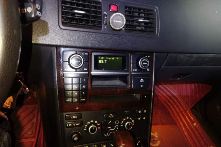 Used Volvo XC90 2011 2.5T Nordic Executive Edition Audio And AC Panel