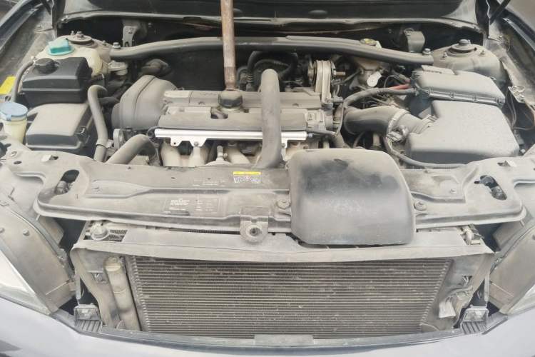 Used Volvo XC90 2011 2.5T AWD Engine Bay