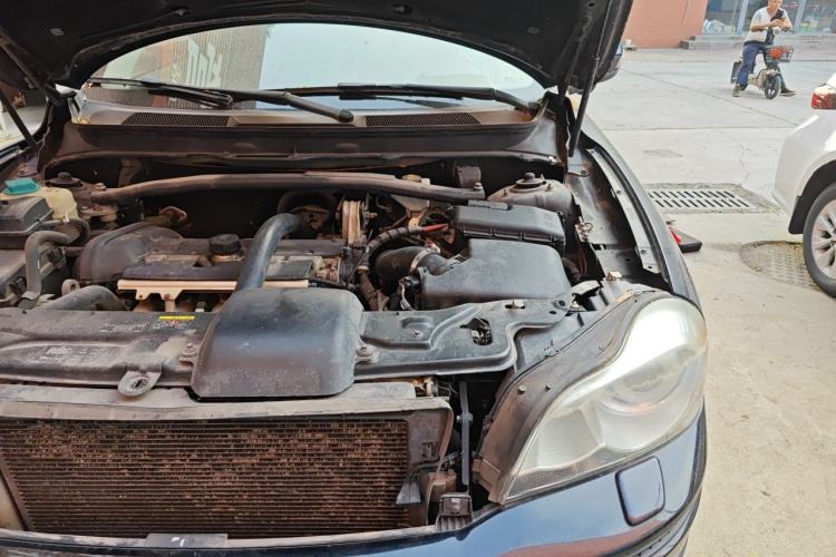 Used Volvo XC90 2011 2.5T AWD Engine Bay Left