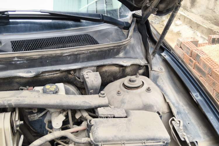 Used Volvo XC90 2011 2.5T R-Design Engine Bay Left