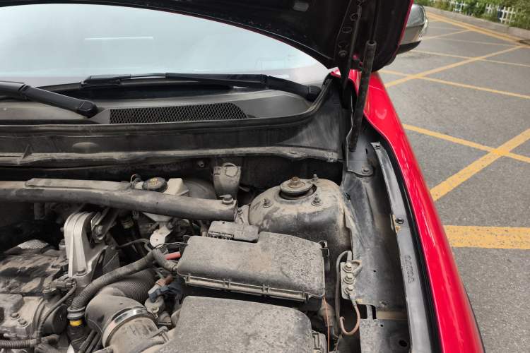 Used Volvo XC90 2011 2.5T R-Design Engine Bay Left