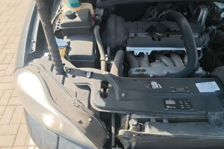 Used Volvo XC90  Engine Bay Right
