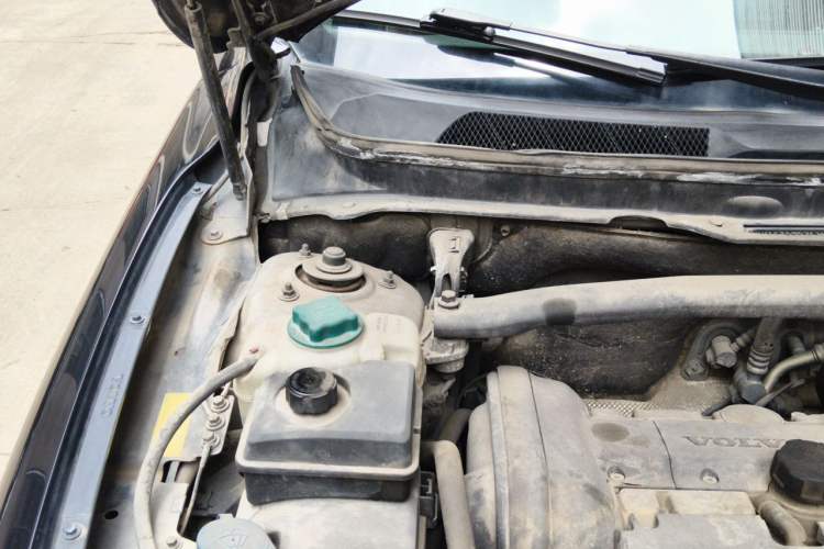 Used Volvo XC90 2011 2.5T R-Design Engine Bay Right