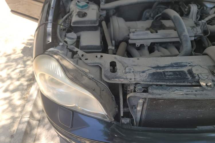 Used Volvo XC90 2011 2.5T AWD Engine Bay Right