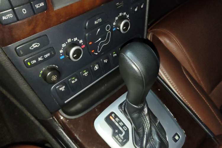 Used Volvo XC90 2011 2.5T Nordic Executive Edition Gear Lever