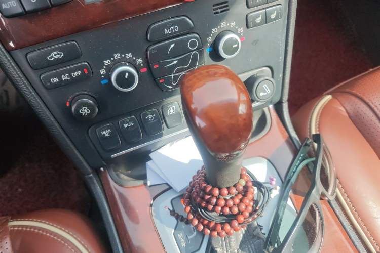 Used Volvo XC90  Gear Lever