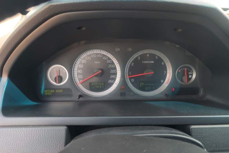 Used Volvo XC90  Instrument Cluster