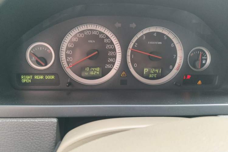Used Volvo XC90 2011 2.5T Nordic Luxury Edition Odometer Close Up