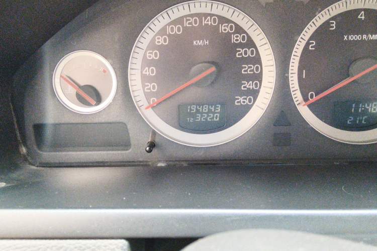 Used Volvo XC90 2011 2.5T R-Design Odometer Close Up