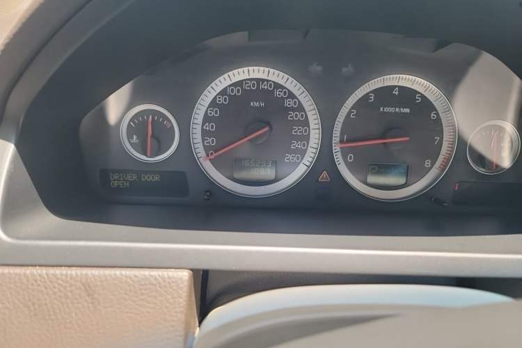 Used Volvo XC90 2011 2.5T AWD Odometer Close Up