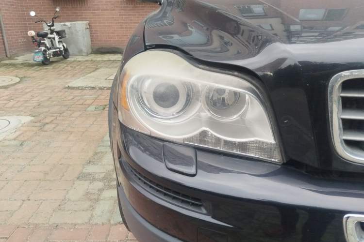 Used Volvo XC90 2011 2.5T AWD Right Front Headlight