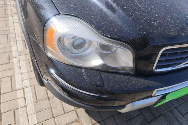Used Volvo XC90  Right Front Headlight