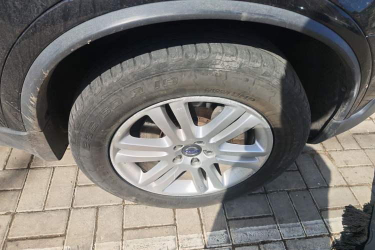 Used Volvo XC90  Right Front Wheel Hub
