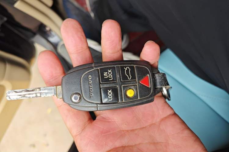 Used Volvo XC90 2011 2.5T AWD Vehicle Key