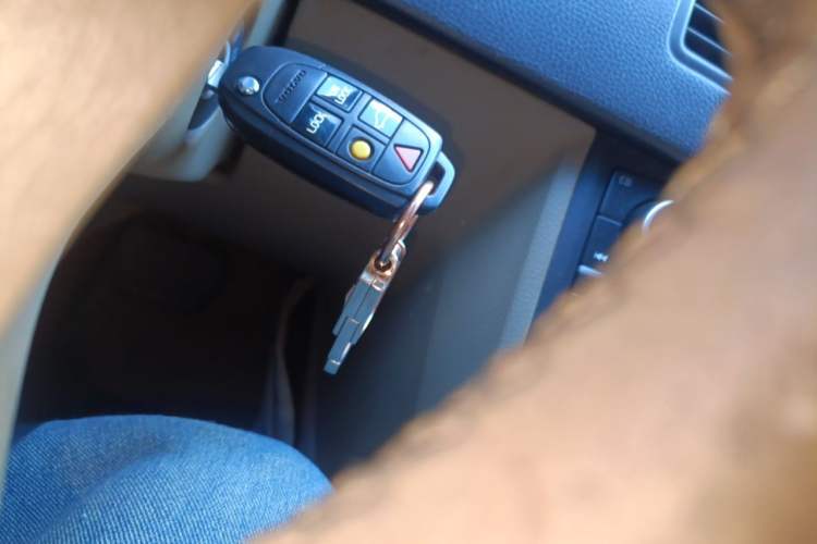 Used Volvo XC90 2011 2.5T AWD Vehicle Key