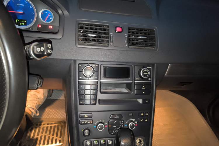 Used Volvo XC90 2011 2.5T Nordic-style Sport Edition Audio And AC Panel