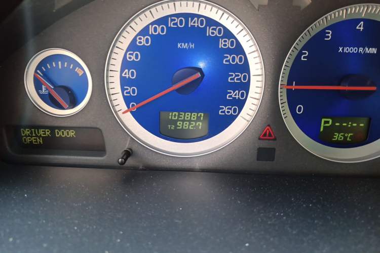 Used Volvo XC90 2011 2.5T Nordic-style Sport Edition Odometer Close Up