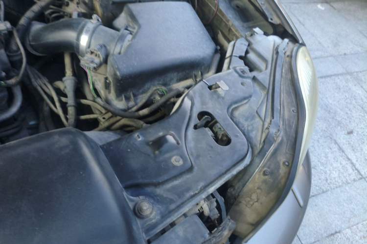 Used Volvo XC90 2011 2.5T AWD Engine Bay Left