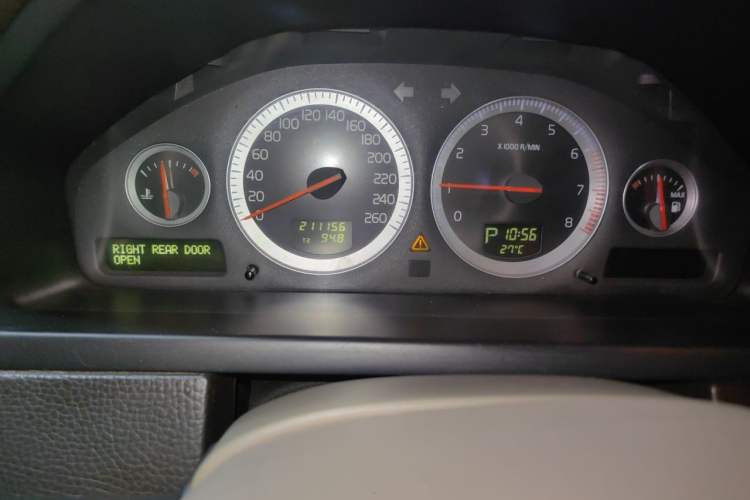 Used Volvo XC90 2011 2.5T Nordic Luxury Edition Odometer Close Up