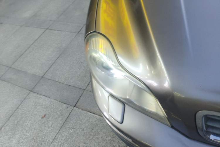 Used Volvo XC90 2011 2.5T AWD Right Front Headlight