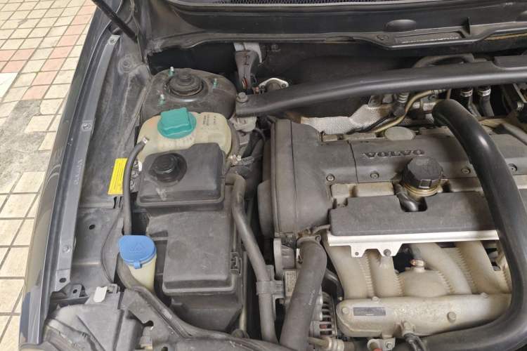Used Volvo XC90 2011 2.5T R-Design Engine Bay Right